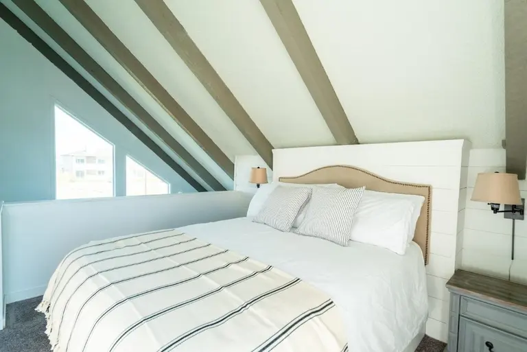 Upstairs bedroom in Tidal House Chalet 10.