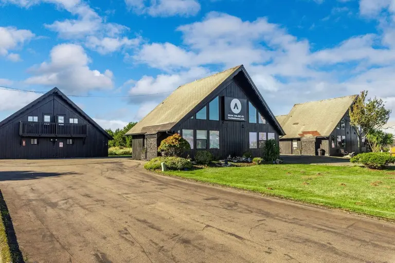 Exterior view of the Tidal House chalet property.