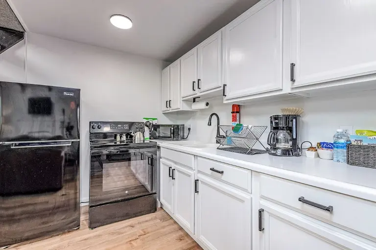 Full kitchen in Tidal House Chalet 3.