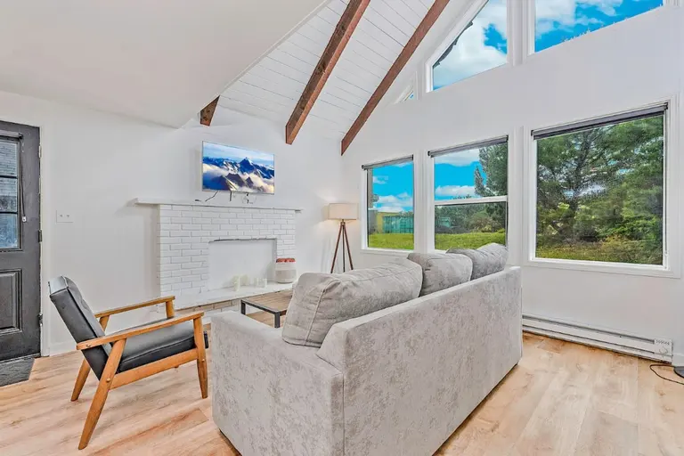 Open living room and kitchen in Tidal House Chalet 3.