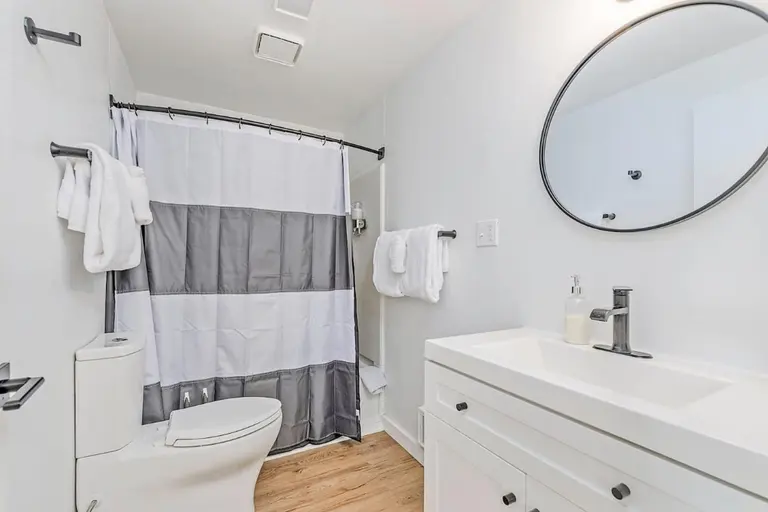 Bathroom with a tub and vanity in Tidal House Chalet 3.