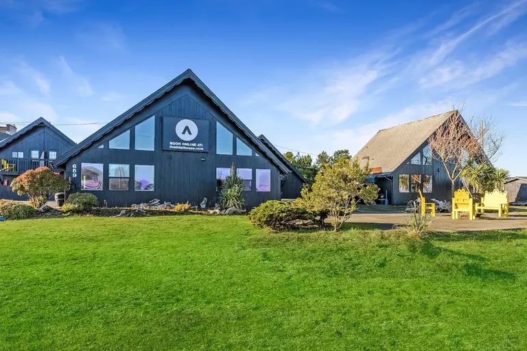 Exterior view of the Tidal House chalet property.
