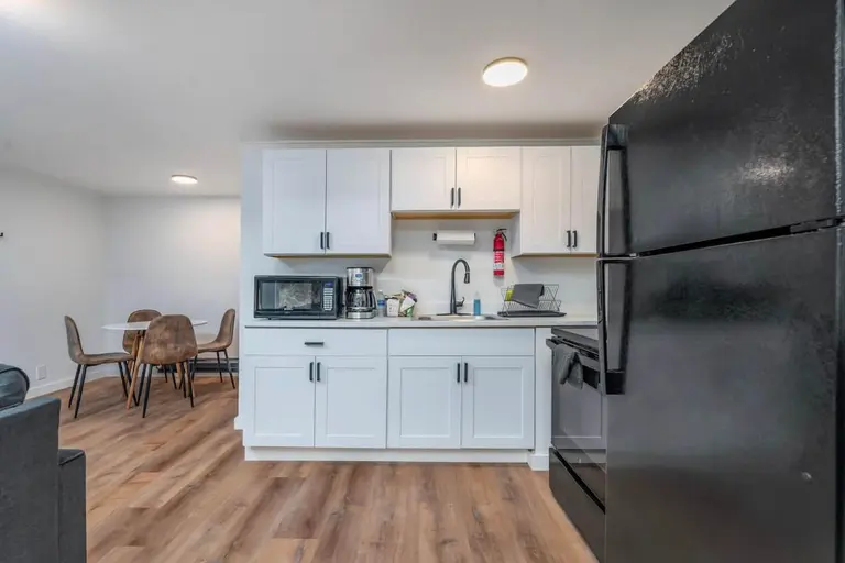 Full kitchen in Tidal House Chalet 4.