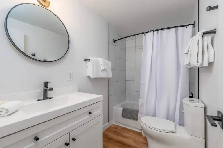 Bathroom with a tub and vanity in Tidal House Chalet 4.