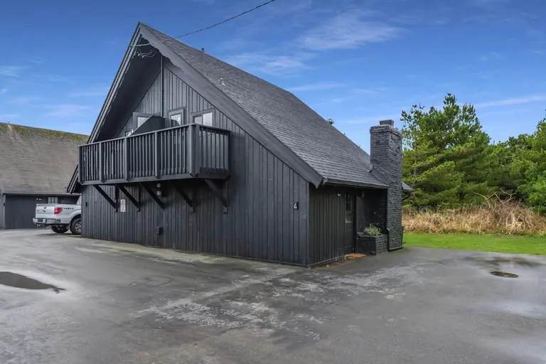 Exterior of Tidal House Chalet 4.