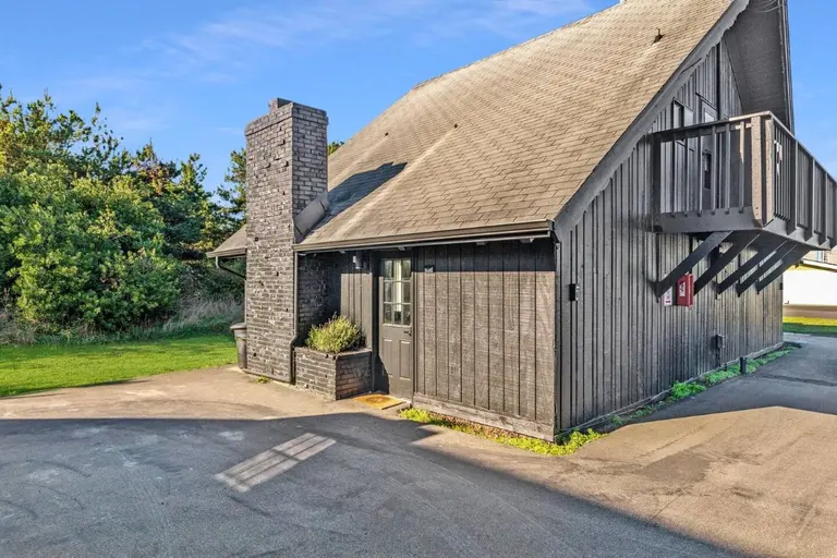 Exterior of Tidal House Chalet 5.