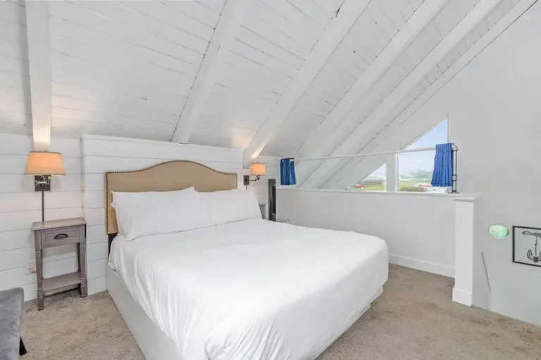 Upstairs loft bedroom in Tidal House Chalet 9.