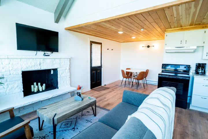 Tidal House living room and breakfast nook
