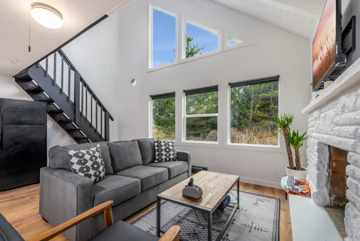 Tidal House guest room